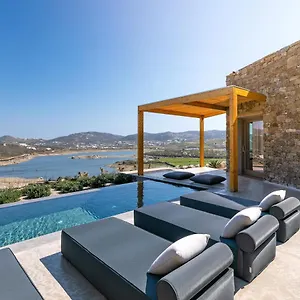מלון Panormos Bay Suites *****